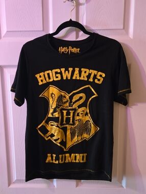 Warner Bros. Black & Gold Hogwarts Alumni Tee